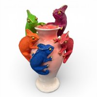 Vase mit Echsen, weiss