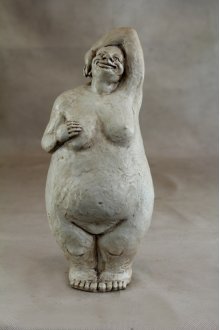 Skulptur Frau, nach oben schauend