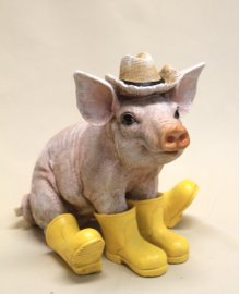 Schwein mit Hut, Gummistiefel gelb