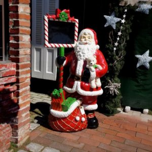 Weihnachtsmann mit Schild