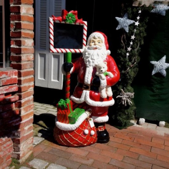 Weihnachtsmann mit Schild - zum Schließen ins Bild klicken