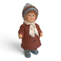 Junge mit Mantel