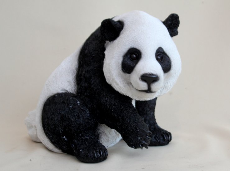 Pandabär sitzend - zum Schließen ins Bild klicken