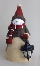 Schneemann mit Laterne
