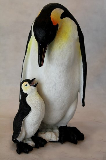 Pinguin mit Kind - zum Schließen ins Bild klicken
