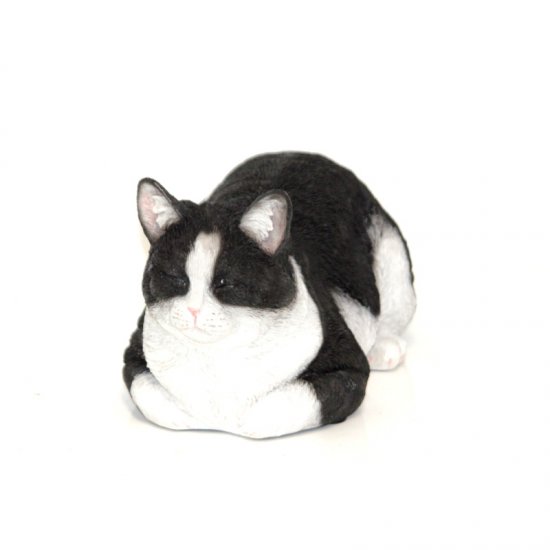 Katze liegend, schwarz - zum Schließen ins Bild klicken