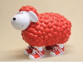 Schaf mit Turnschuhe, rot