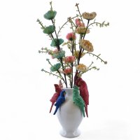 Vase mit Papagei, weiss