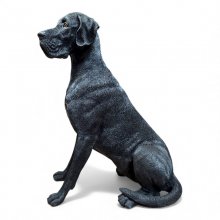 Deutsche Dogge sitzt, schwarz